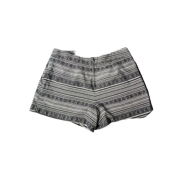 A. Byer Woven Aztec Print Shorts Women's Size 7 - Picture 2 of 6